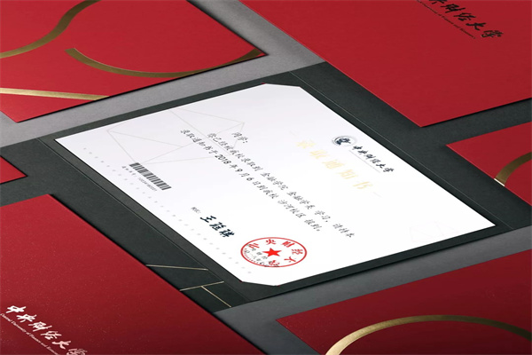 美联邦政府削减高校经费 多所大学被迫中断科研项目或裁员